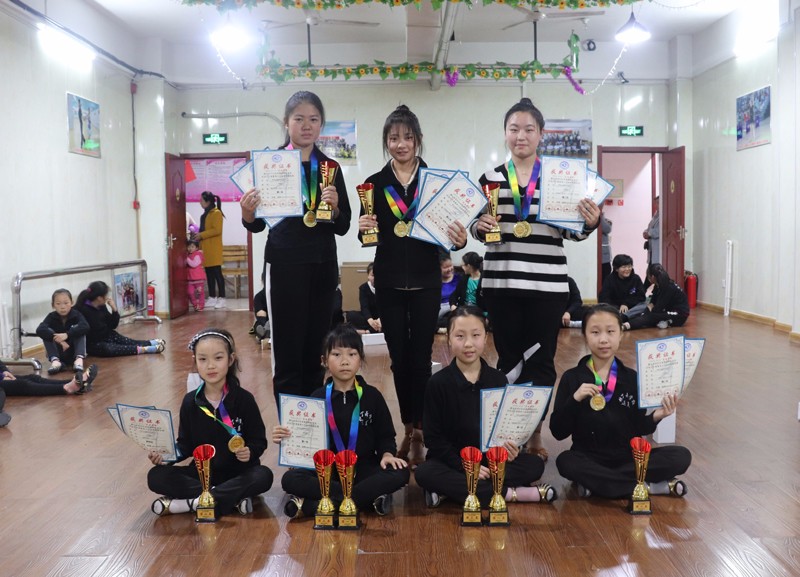 第七届“美丽中国”院校艺考杯全国体育舞蹈公开赛部分获奖选手合影！